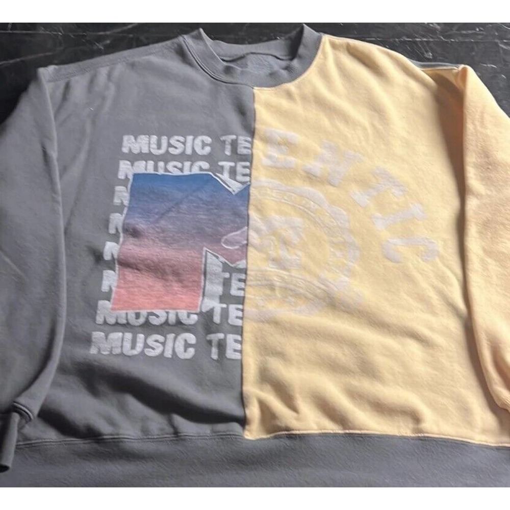 MTV Music Television Sweater Women's Size XL Long Sleeve